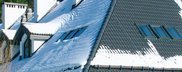 Dachfenster im Winter