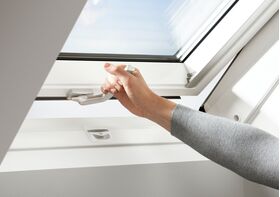 Dachfenster VELUX GLU-B 0061 | mit unterem Handgriff | 3-fach Verglasung | Kunstsoff