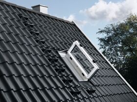 Dachausstiegsfenster VELUX GXU THERMO mit Türfunktion
