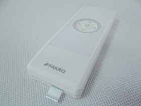 Fernbedienungen für FAKRO-Geräte