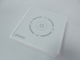 Fernbedienungen für FAKRO-Geräte