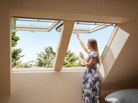 VELUX Dachfenster GNL 1064 | Klapp-Schwing | 3-fach Verglasung | Holz
