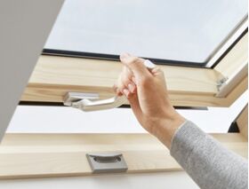 Dachfenster VELUX GLL 1064B mit unterem Handgriff