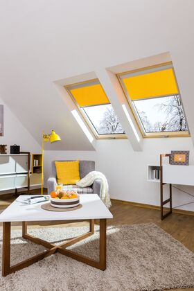 Dachfenster FAKRO FTT U6 : energieeffizientes Schwingfenster aus Holz mit 3-fach Verglasung und VSG
